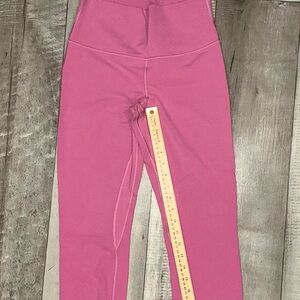 Lululemon Athletica 21” cropped Leggings, sz 8